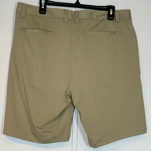 Rhone Men’s Commuter 9" Shorts in Khaki - Picture 8 of 16